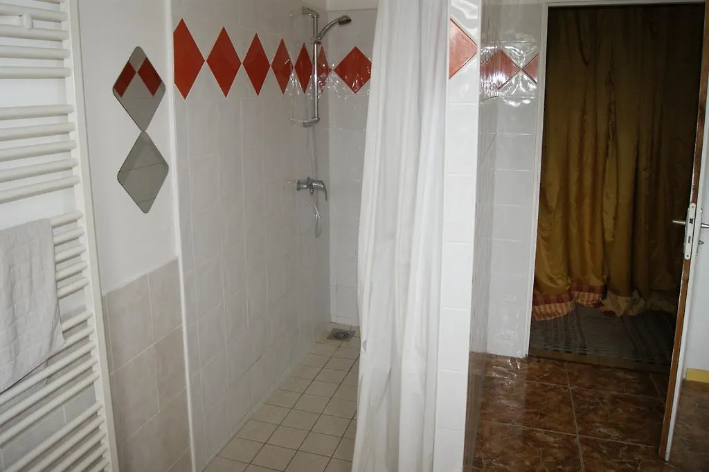 Chambres D'Hotes La Noyeraie Izeron B&B