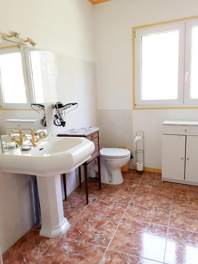 Chambres D'Hotes La Noyeraie Izeron 0*,  프랑스